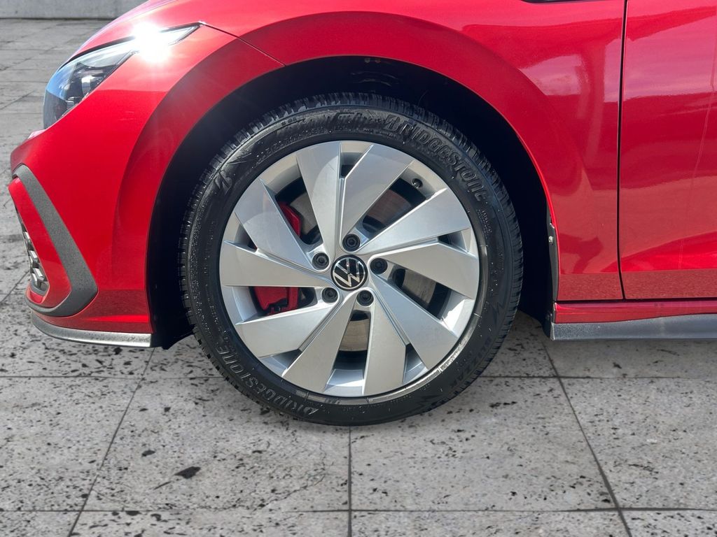 Volkswagen Golf 2024 г. Красный, пробег 29566 км