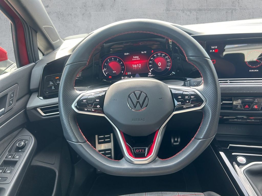 Volkswagen Golf 2024 г. Красный, пробег 29566 км