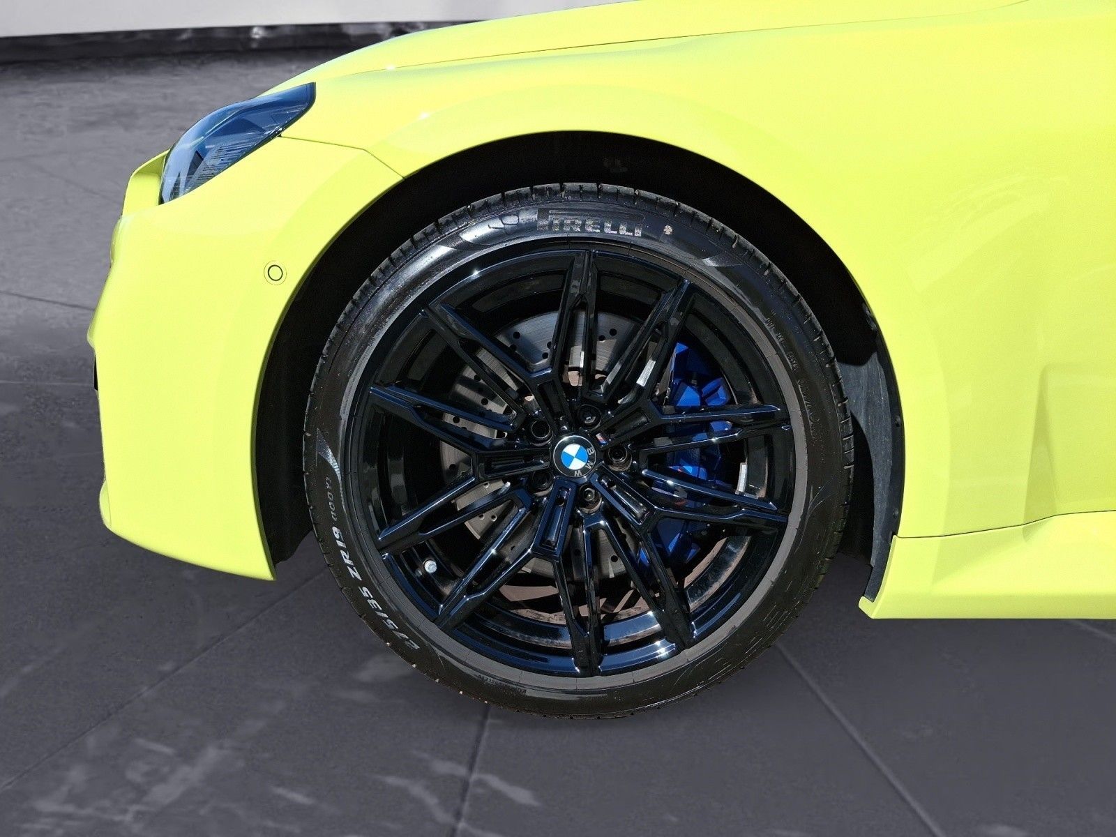 BMW M2 2026 г. Жёлтый, пробег 5662 км