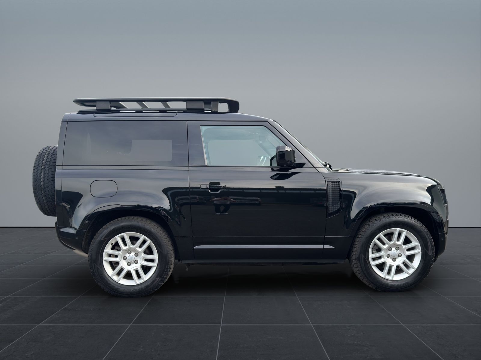 Land Rover Defender 2022 г. Чёрный, пробег 49750 км