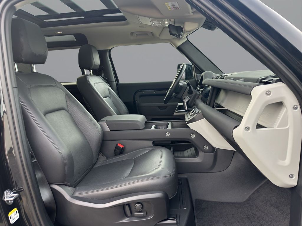 Land Rover Defender 2022 г. Чёрный, пробег 49750 км