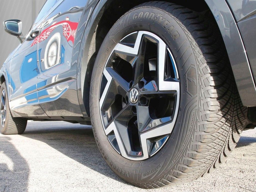 Volkswagen Touareg 2026 г. Серый, пробег 27270 км