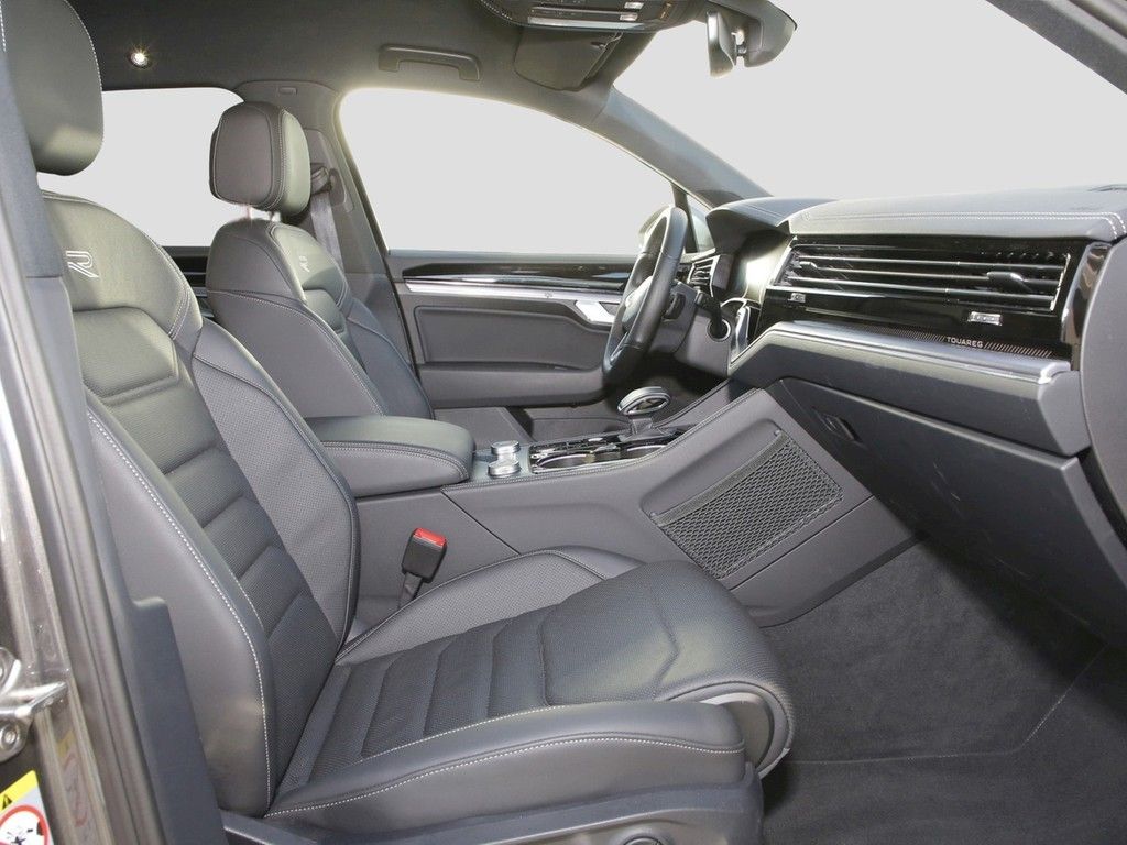 Volkswagen Touareg 2026 г. Серый, пробег 27270 км