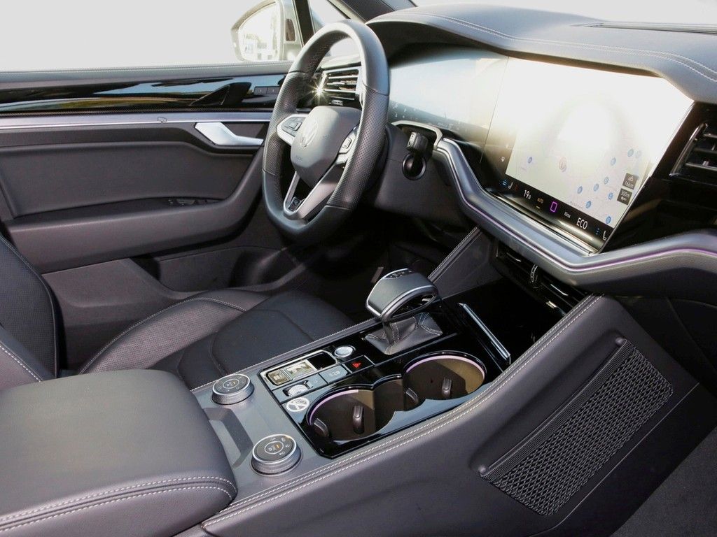 Volkswagen Touareg 2026 г. Серый, пробег 27270 км