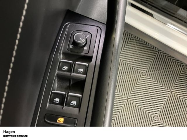 Volkswagen T-Roc 2023 г. Белый, пробег 40975 км