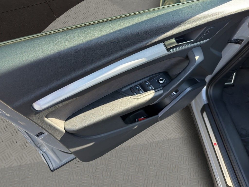 Audi SQ5 2023 г. Серый, пробег 39000 км