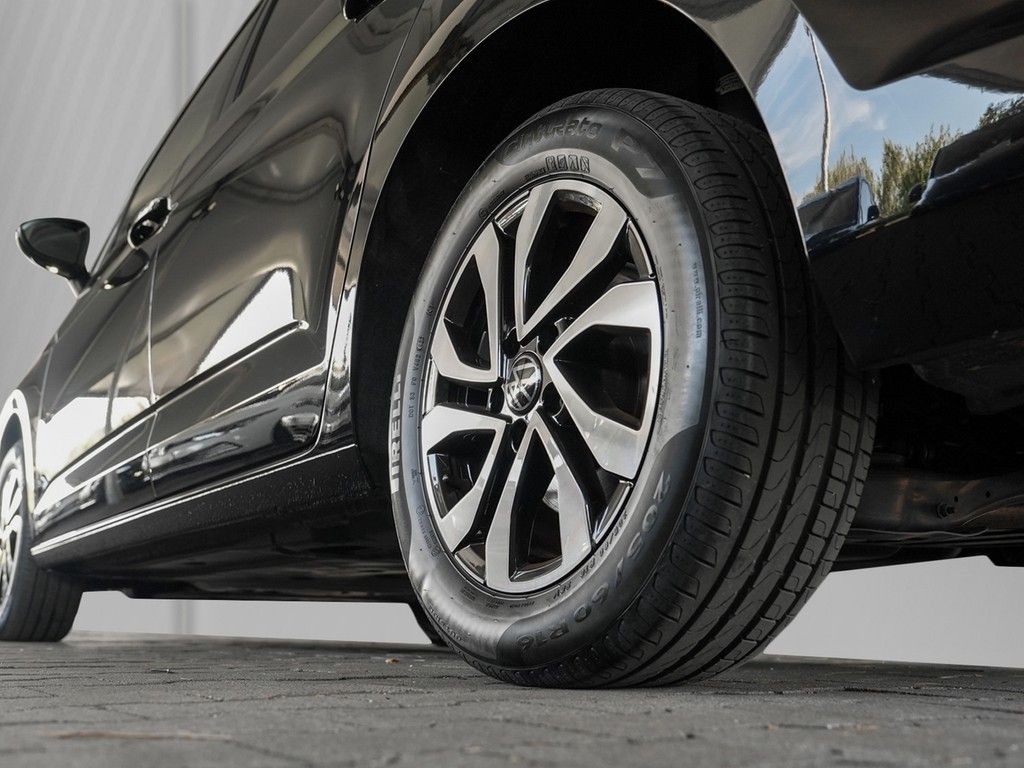 Volkswagen Touran 2023 г. Чёрный, пробег 59715 км