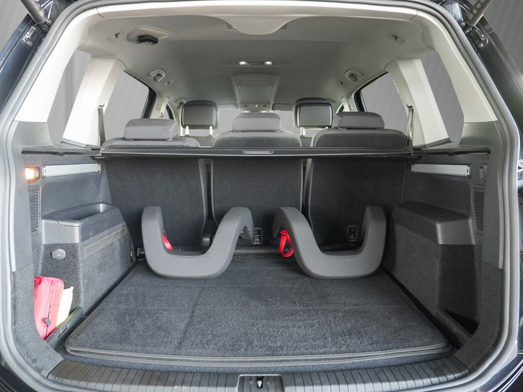 Volkswagen Touran 2023 г. Чёрный, пробег 59715 км