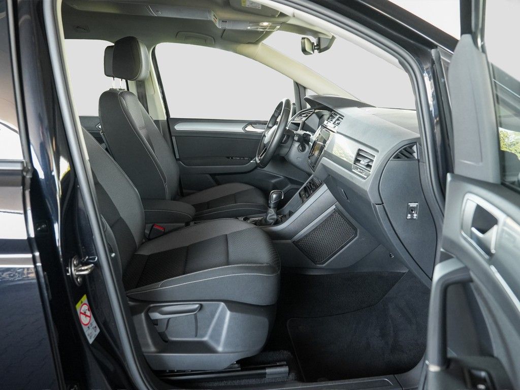 Volkswagen Touran 2023 г. Чёрный, пробег 59715 км