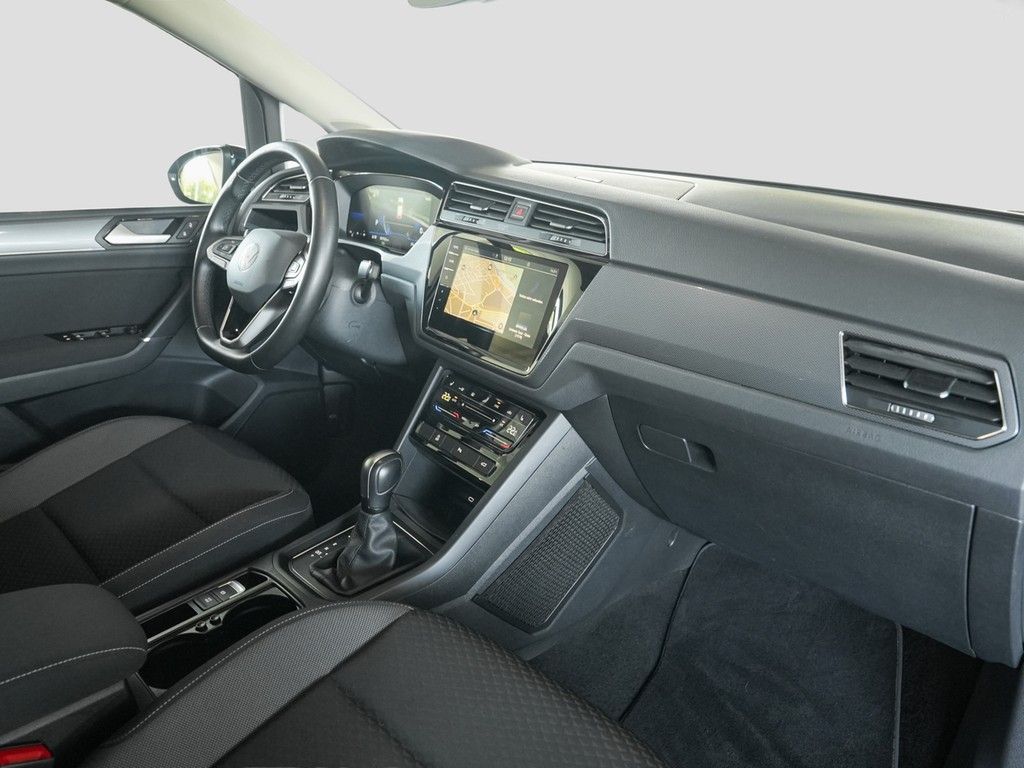 Volkswagen Touran 2023 г. Чёрный, пробег 59715 км