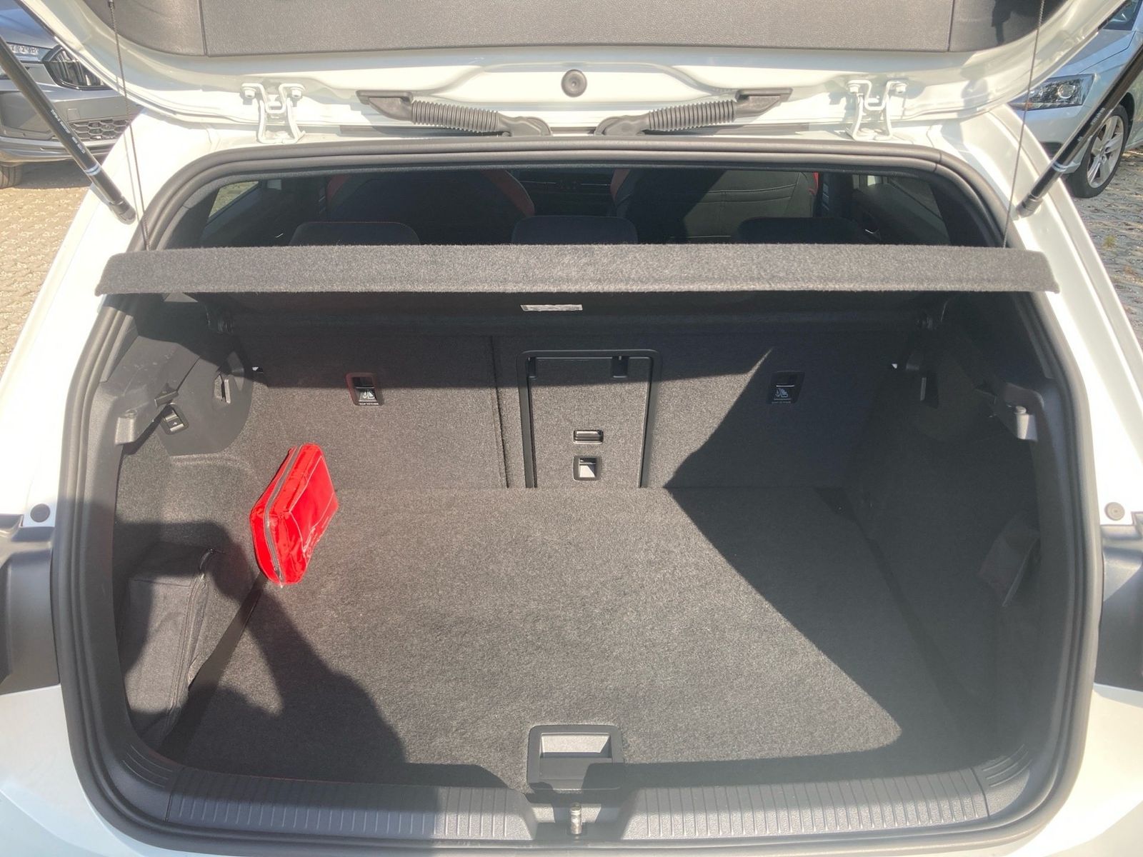 Volkswagen Golf 2022 г. Белый, пробег 48364 км
