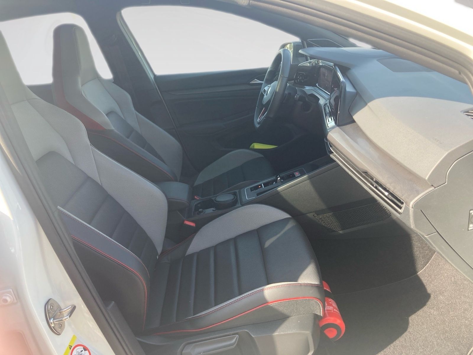 Volkswagen Golf 2022 г. Белый, пробег 48364 км