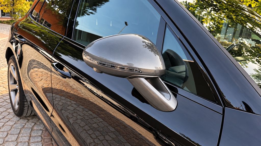 Porsche Macan 2024 г. Чёрный, пробег 42000 км