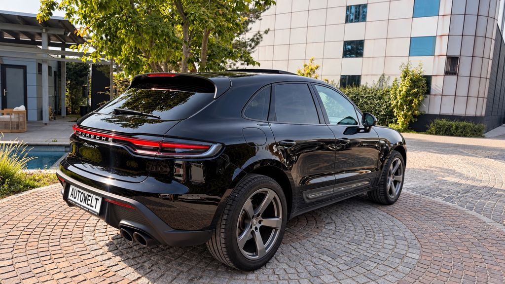 Porsche Macan 2024 г. Чёрный, пробег 42000 км