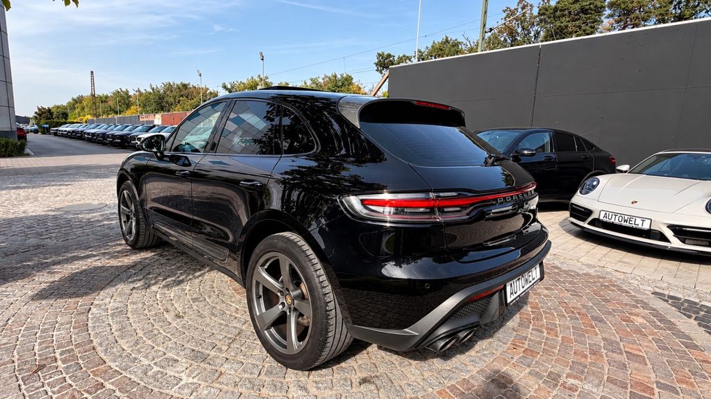 Porsche Macan 2024 г. Чёрный, пробег 42000 км