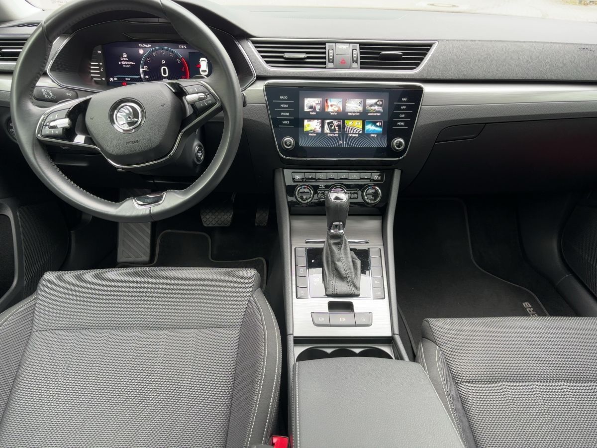 Skoda Superb 2023 г. Серебристый, пробег 44450 км