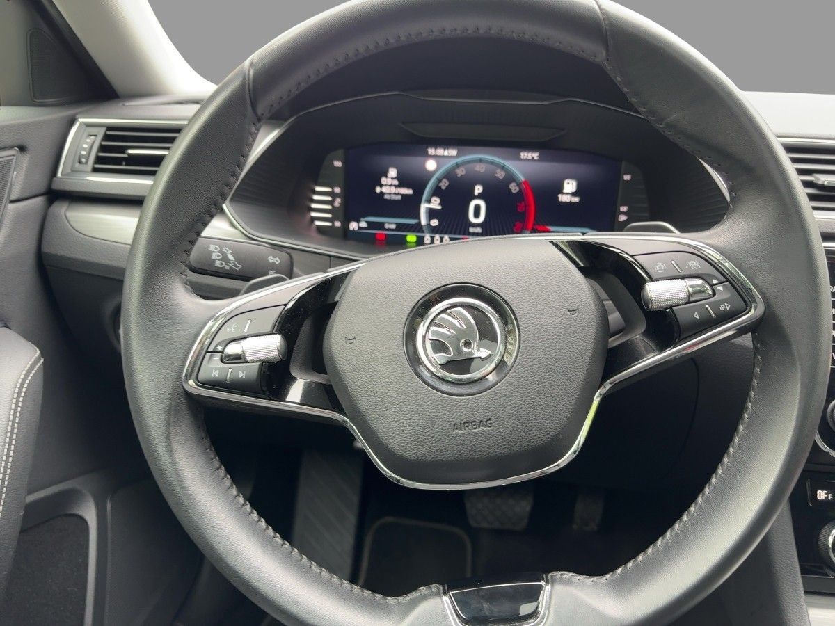 Skoda Superb 2023 г. Серебристый, пробег 44450 км