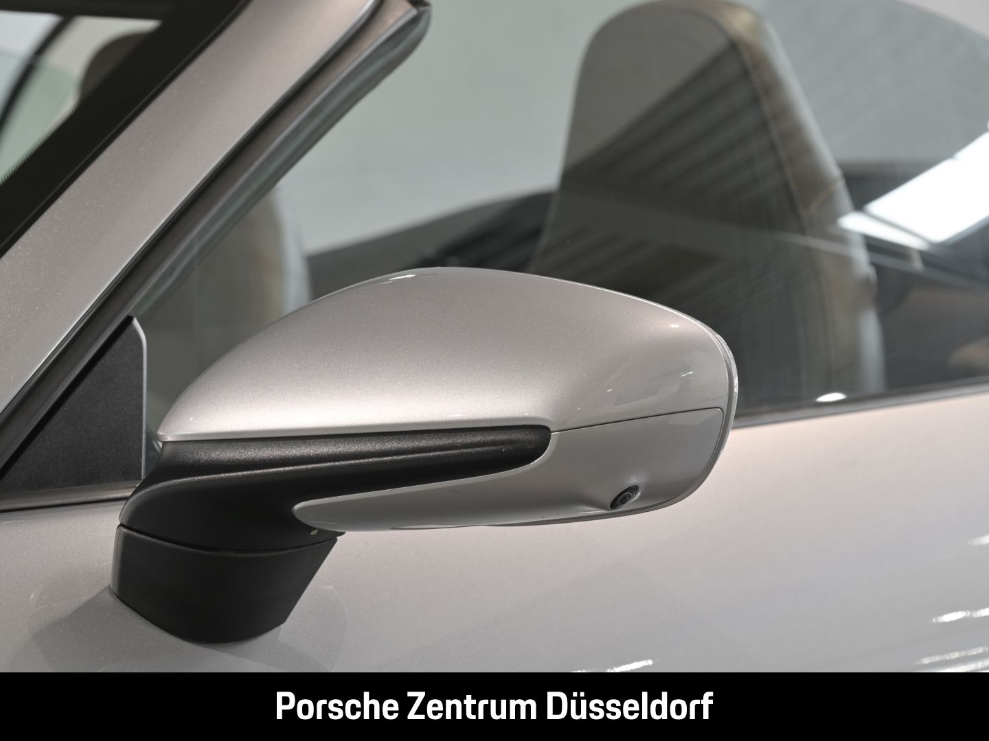 Porsche 992 2022 г. Серебристый, пробег 38354 км