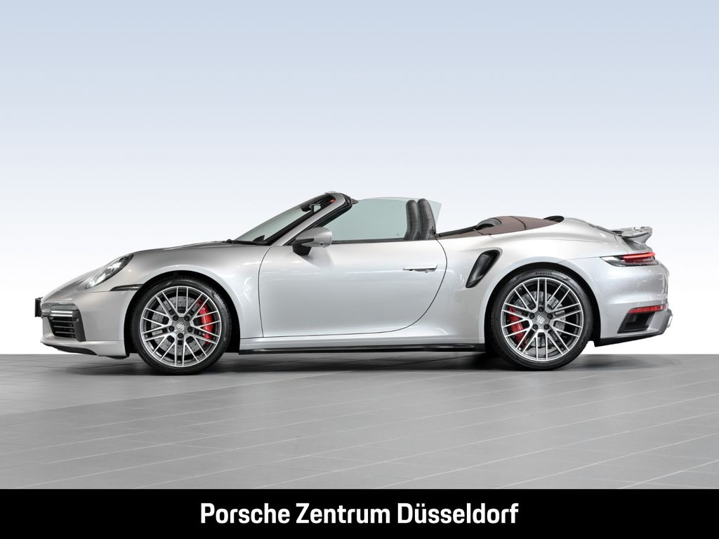 Porsche 992 2022 г. Серебристый, пробег 38354 км