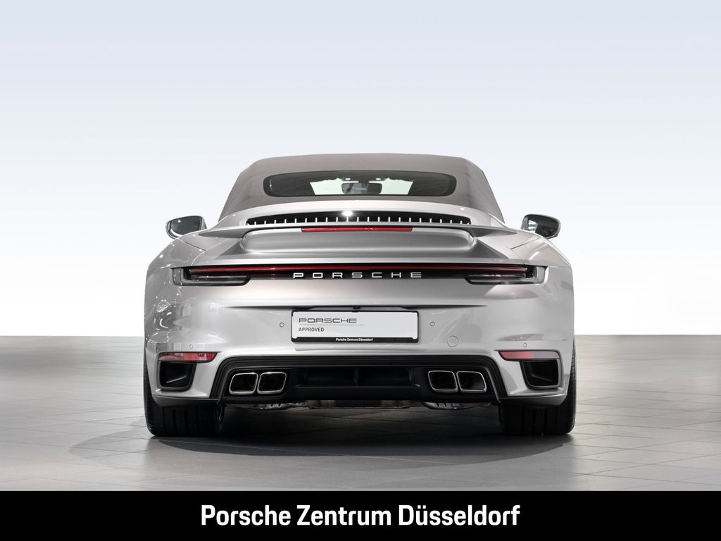 Porsche 992 2022 г. Серебристый, пробег 38354 км