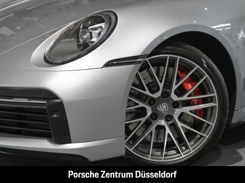 Porsche 992 2022 г. Серебристый, пробег 38354 км
