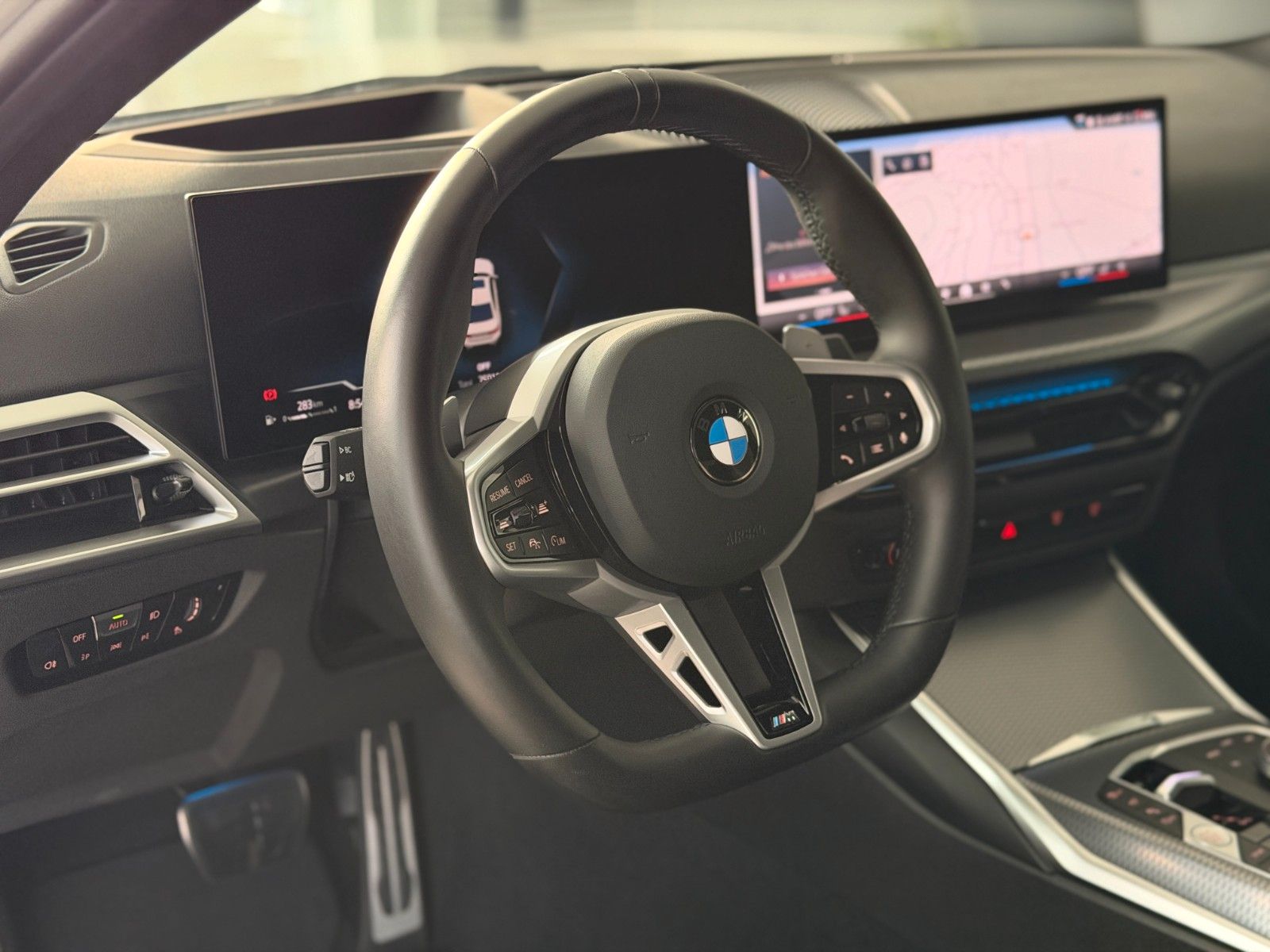 BMW 320 2026 г. Белый, пробег 25600 км