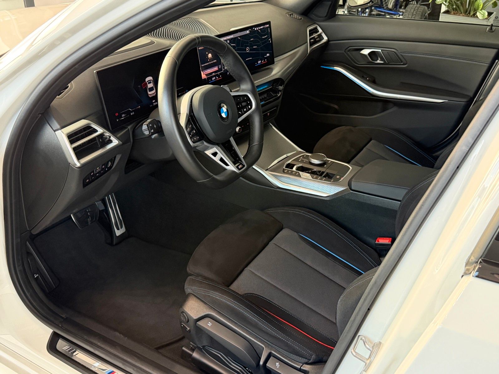 BMW 320 2026 г. Белый, пробег 25600 км