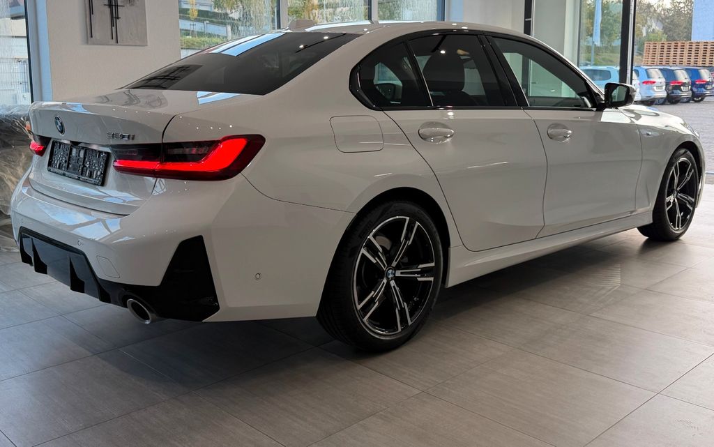 BMW 320 2026 г. Белый, пробег 25600 км