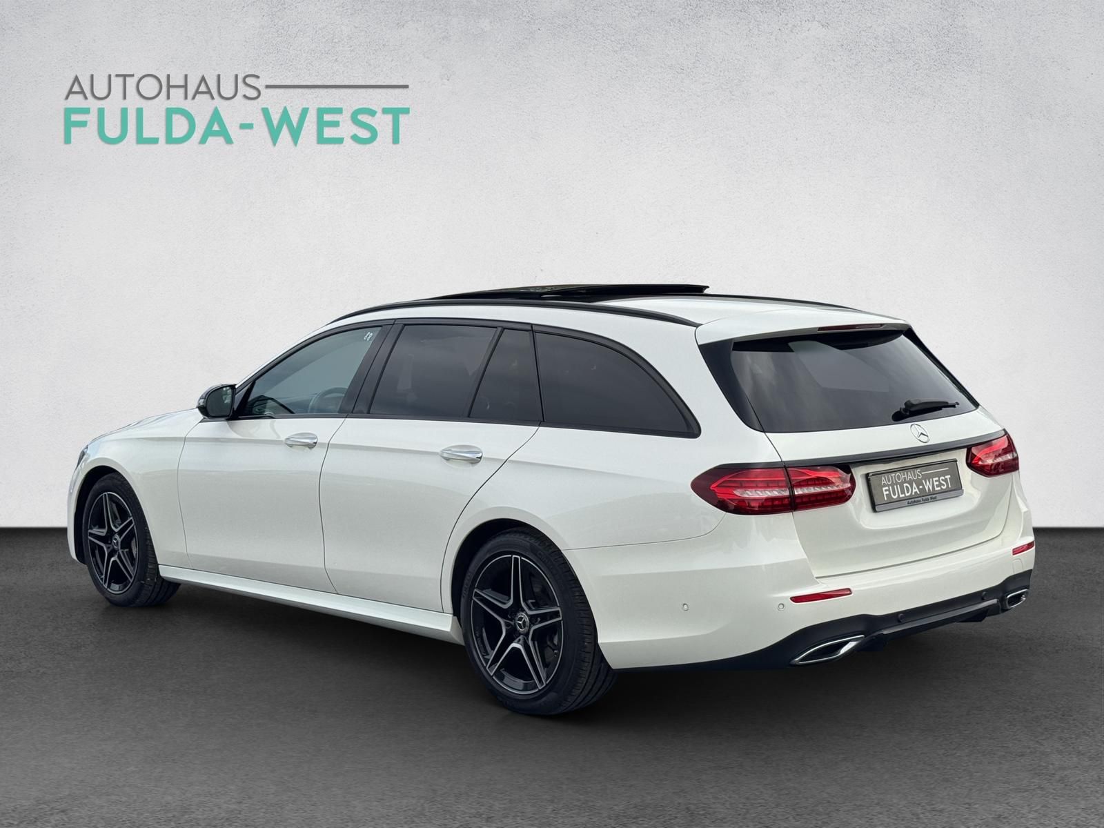 Mercedes-Benz E 400 2022 г. Белый, пробег 55890 км