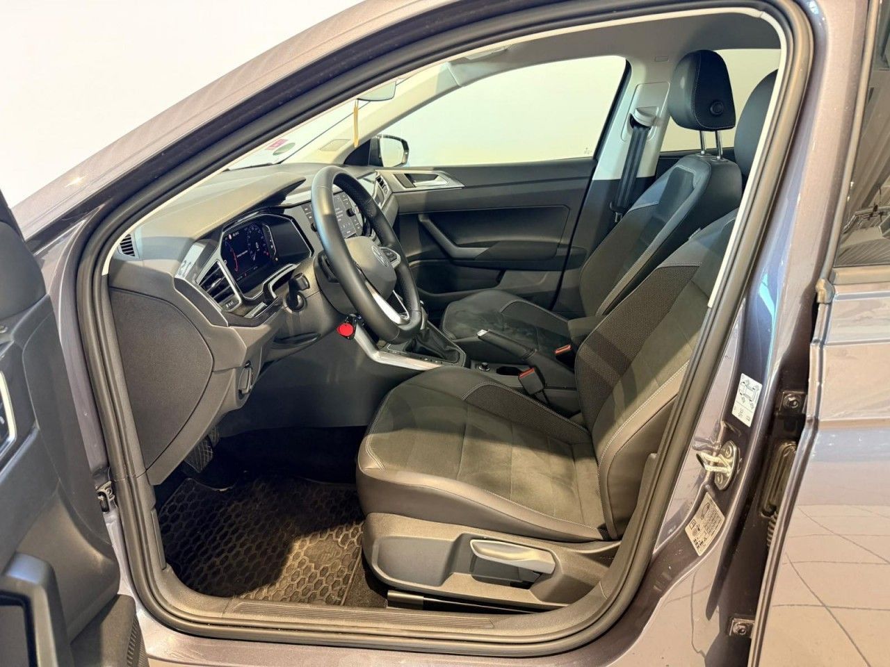 Volkswagen Polo 2022 г. Серый, пробег 8920 км
