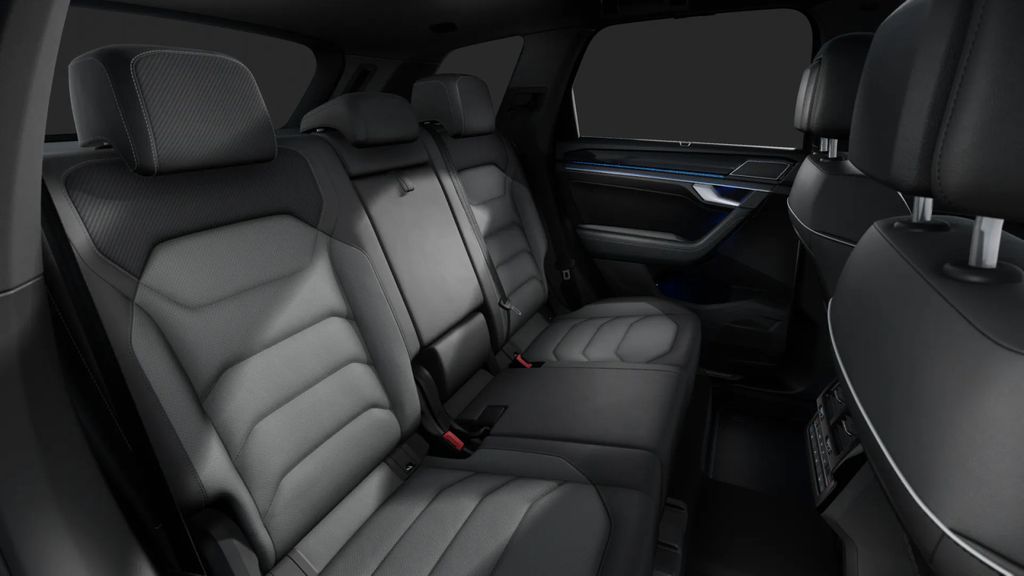 Volkswagen Touareg 2026 г. Серый, пробег 20941 км