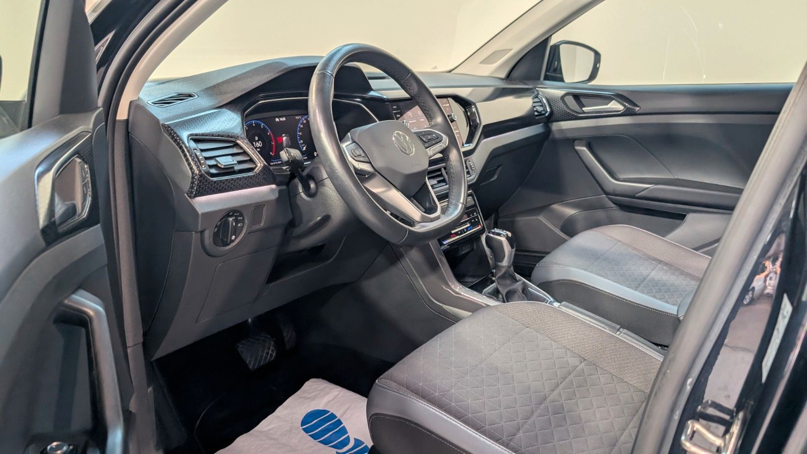 Volkswagen T-Cross 2022 г. Чёрный, пробег 24399 км