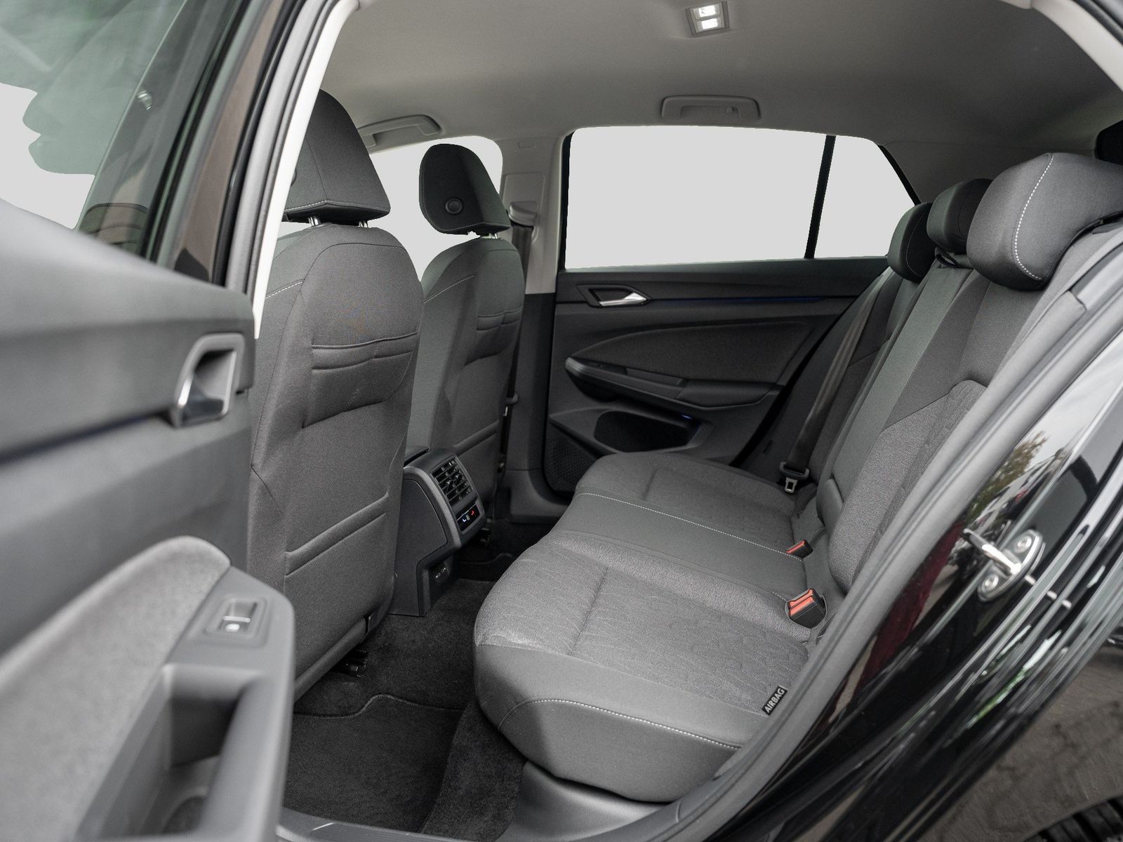 Volkswagen Golf 2025 г. Чёрный, пробег 34270 км