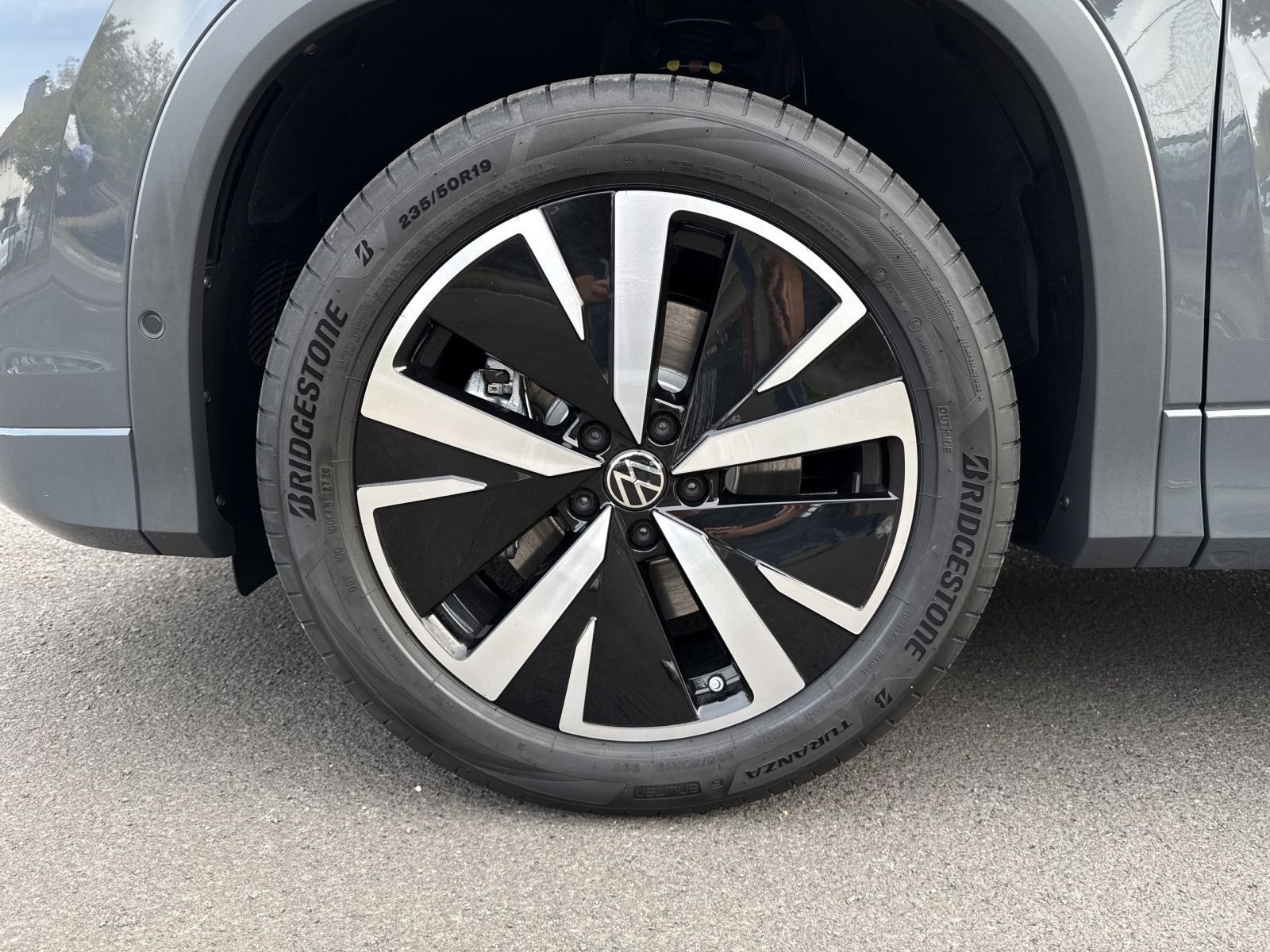 Volkswagen Tayron 2026 г. Серый, пробег 9990 км