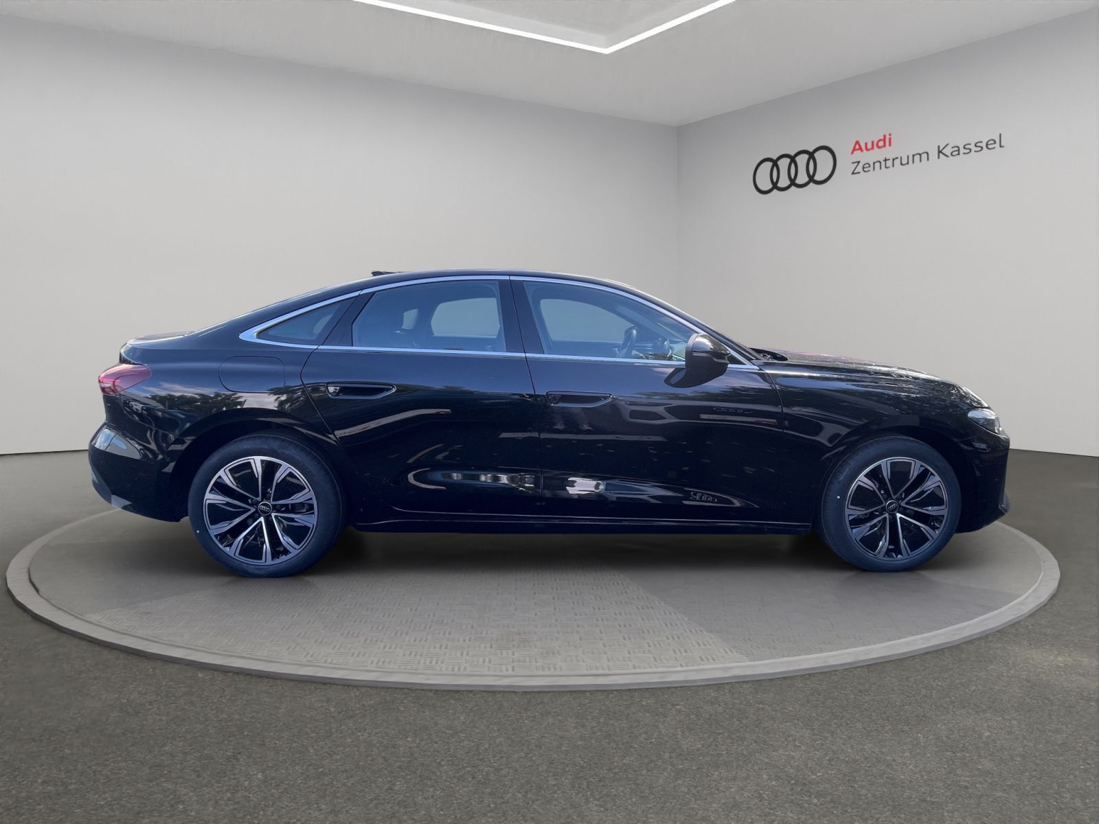 Audi A5 2025 г. Чёрный, пробег 21058 км