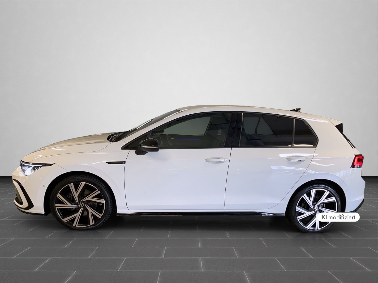 Volkswagen Golf 2022 г. Белый, пробег 45315 км