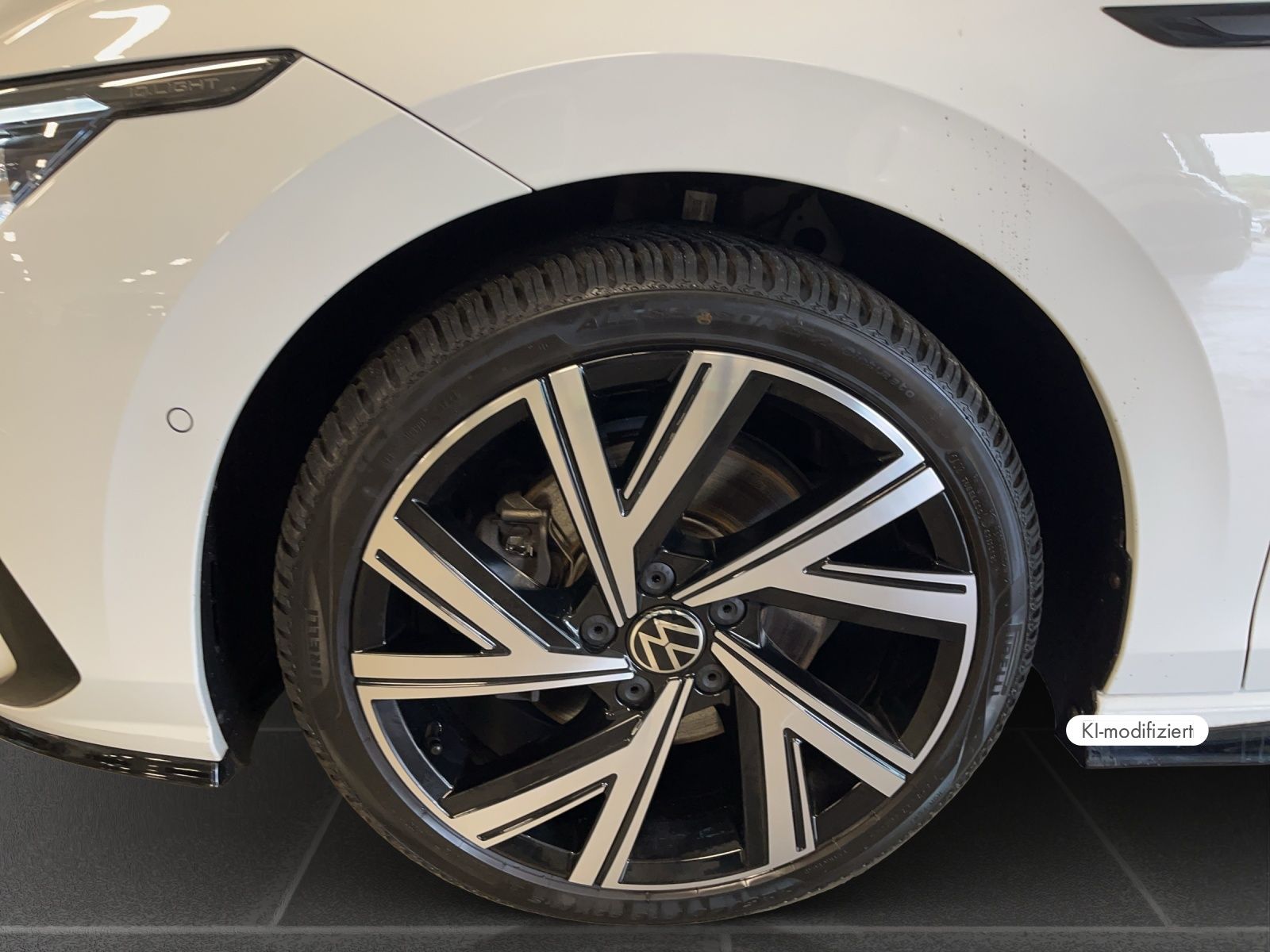 Volkswagen Golf 2022 г. Белый, пробег 45315 км
