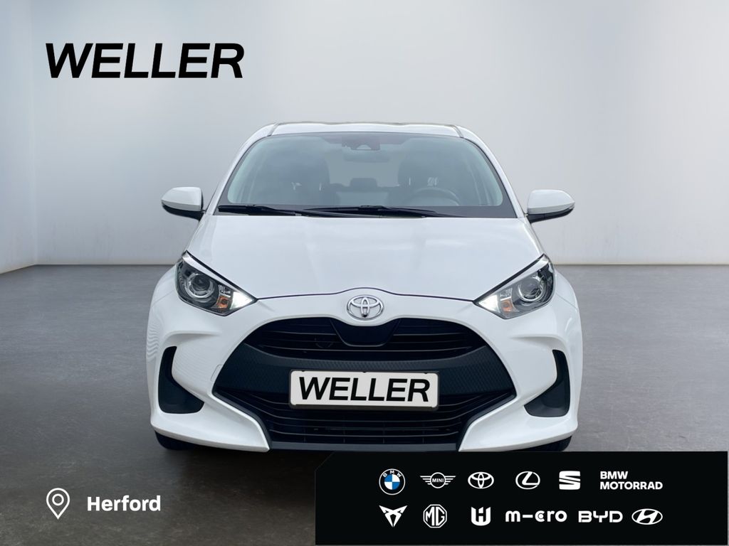 Toyota Yaris 2022 г. Белый, пробег 40000 км