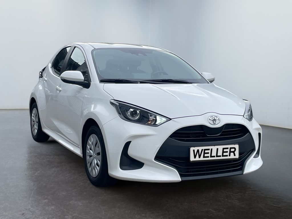 Toyota Yaris 2022 г. Белый, пробег 40000 км