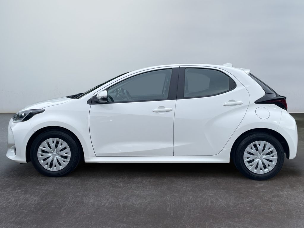 Toyota Yaris 2022 г. Белый, пробег 40000 км