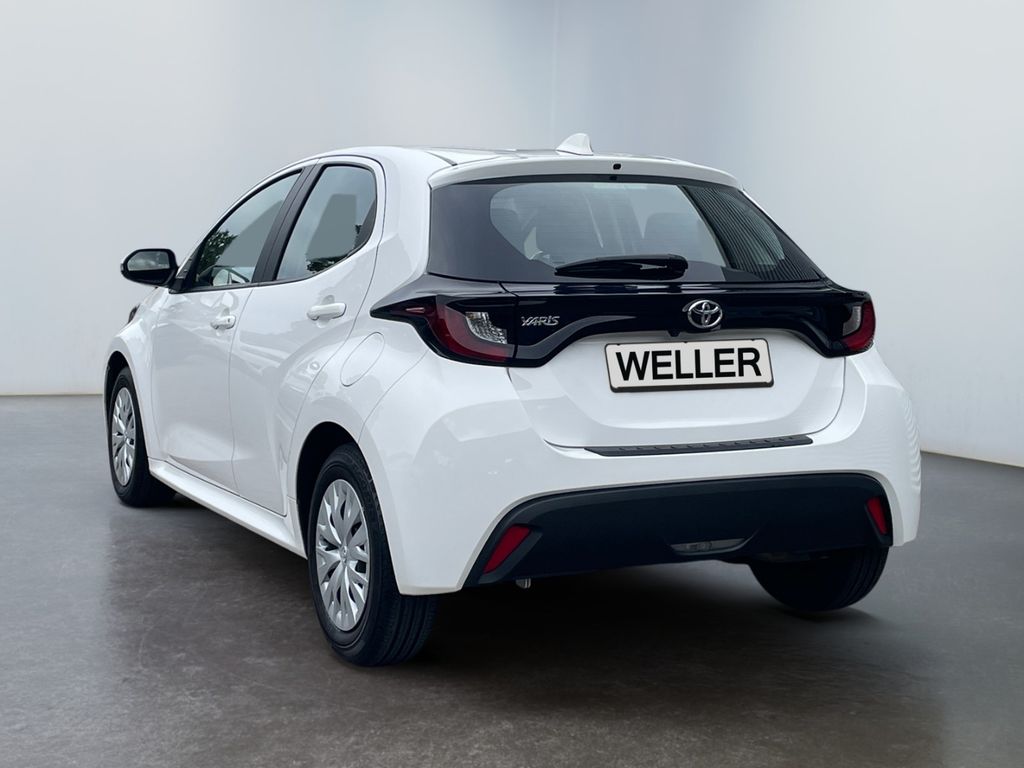 Toyota Yaris 2022 г. Белый, пробег 40000 км