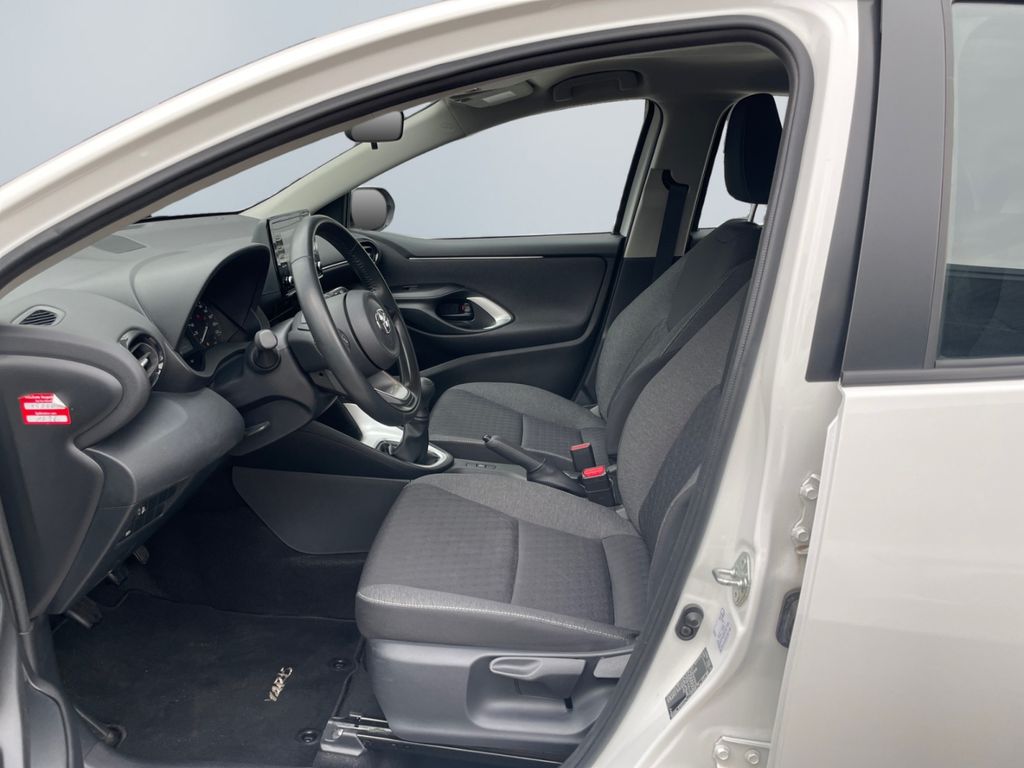 Toyota Yaris 2022 г. Белый, пробег 40000 км