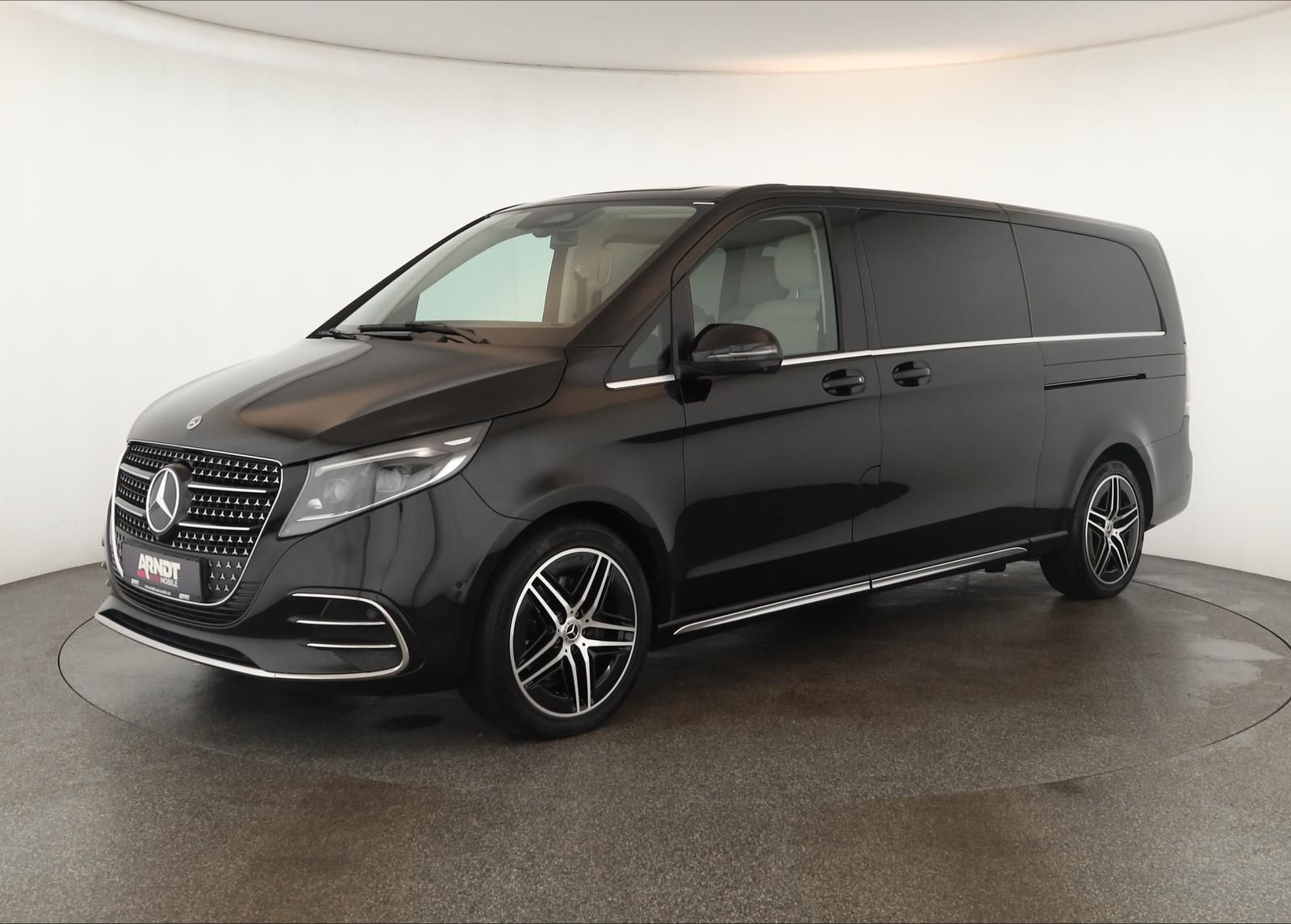 Mercedes-Benz V 300 2024 г. Чёрный, пробег 52600 км