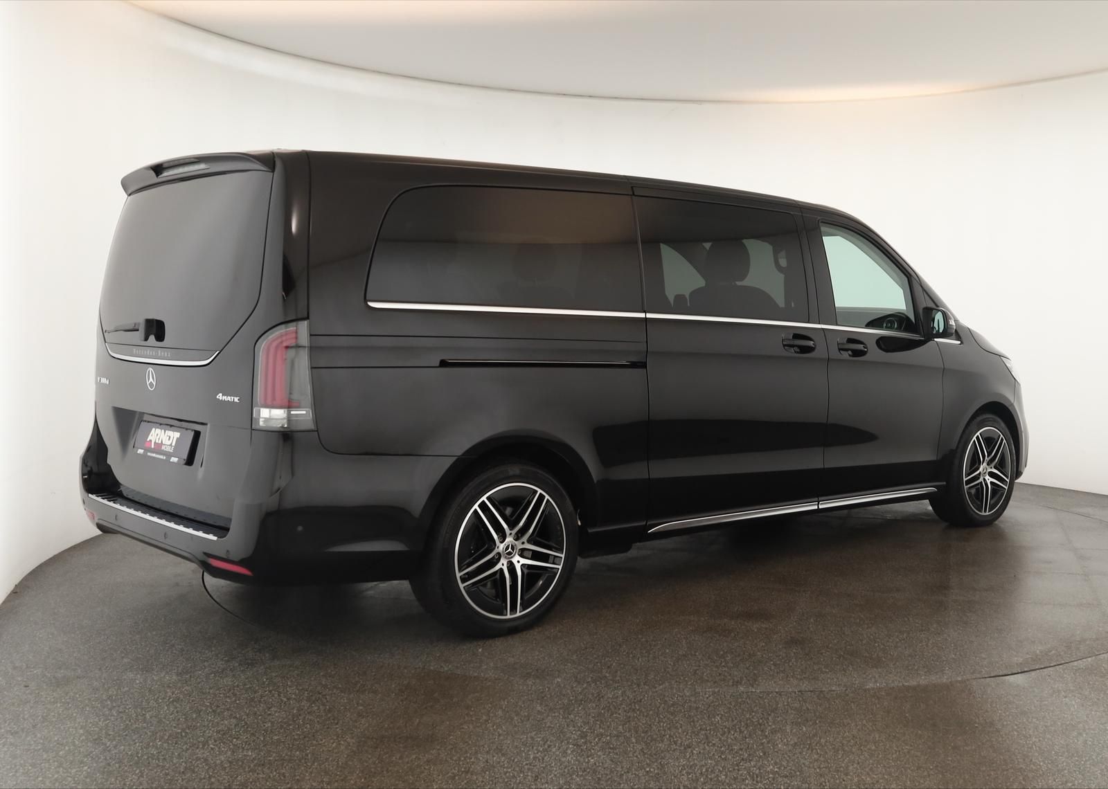 Mercedes-Benz V 300 2024 г. Чёрный, пробег 52600 км