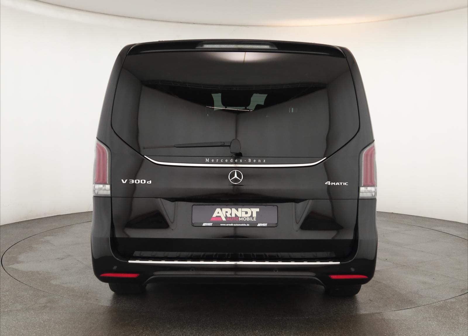 Mercedes-Benz V 300 2024 г. Чёрный, пробег 52600 км