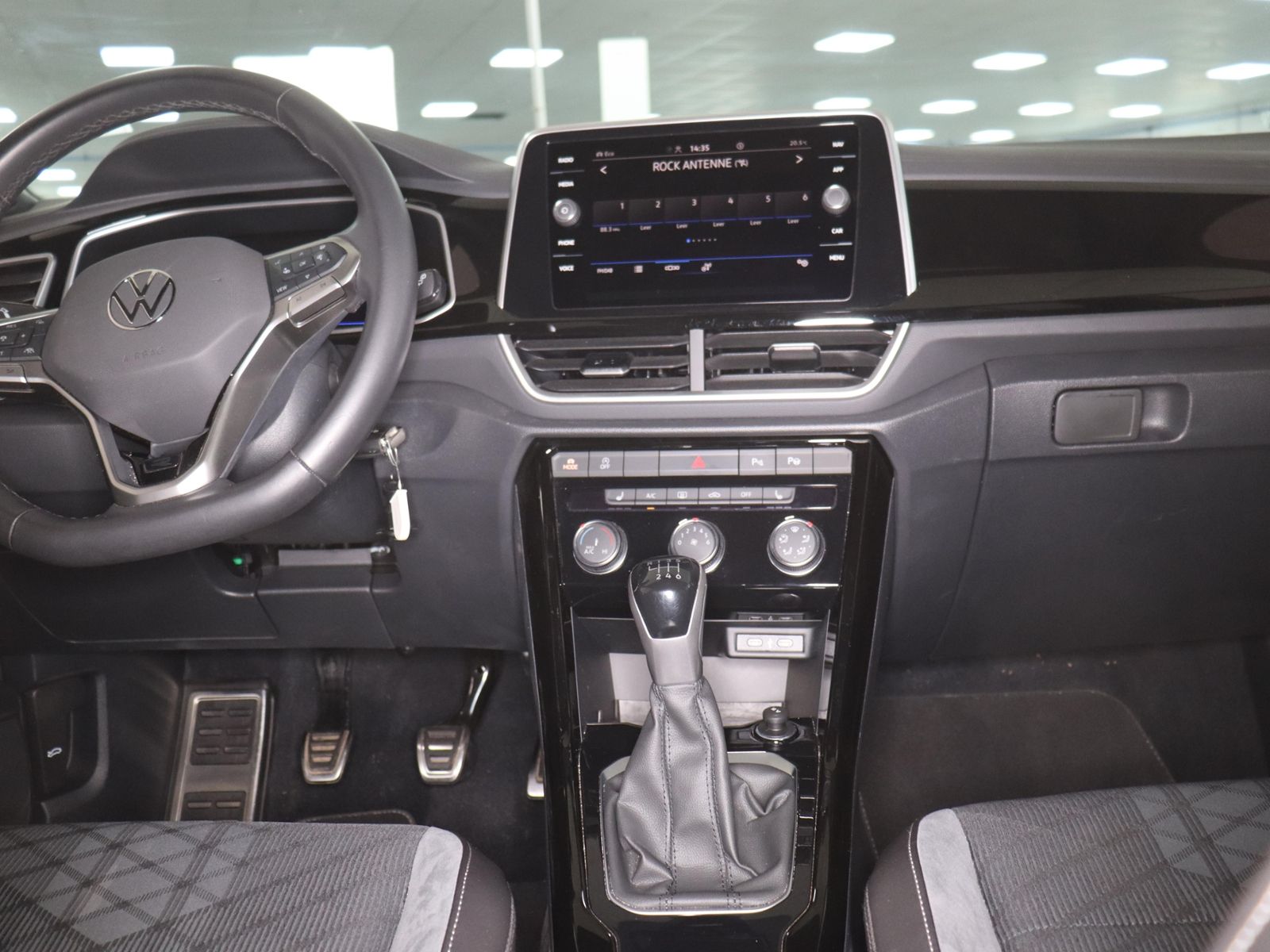 Volkswagen T-Roc 2024 г. Серый, пробег 21463 км