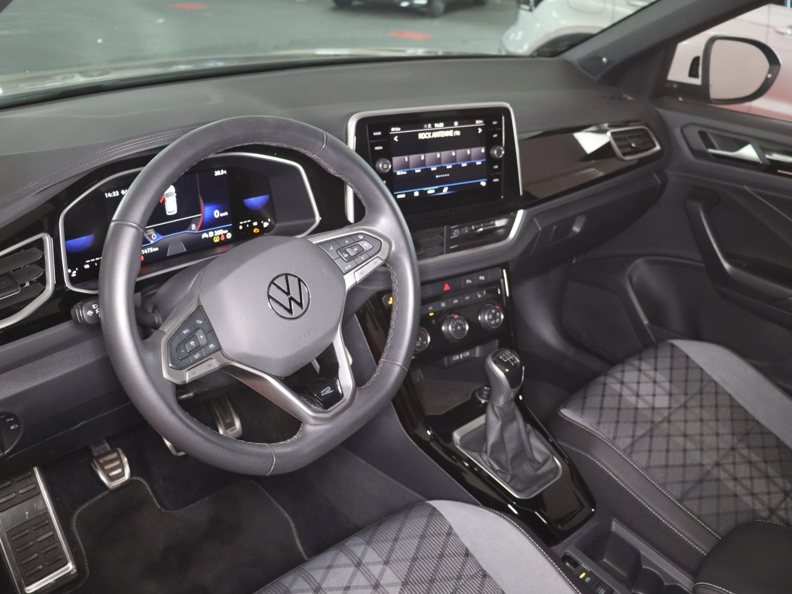 Volkswagen T-Roc 2024 г. Серый, пробег 21463 км