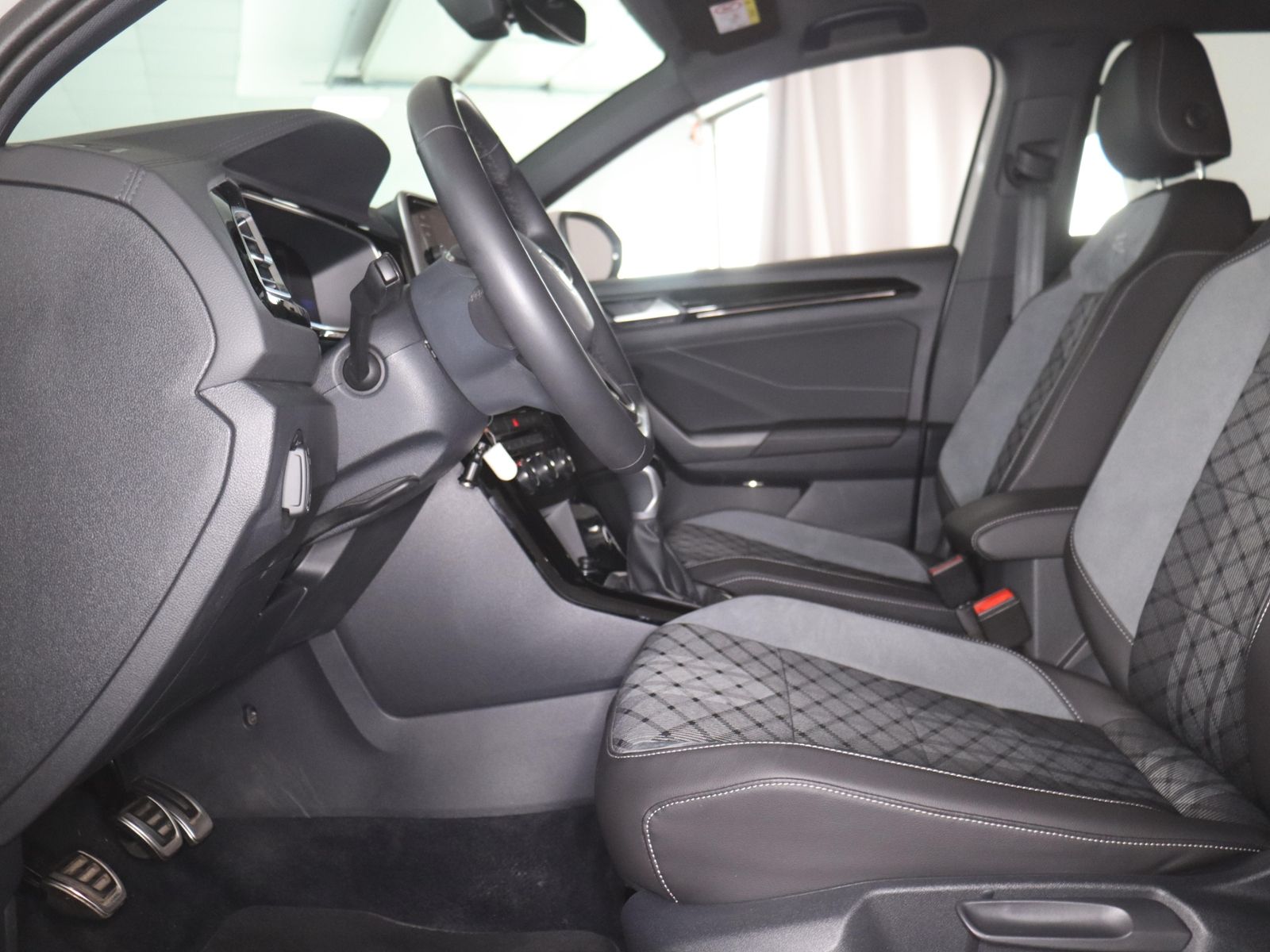 Volkswagen T-Roc 2024 г. Серый, пробег 21463 км