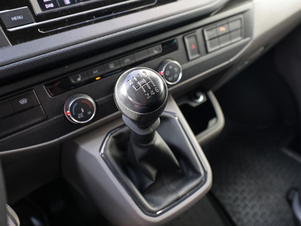Volkswagen T6 KOMBI 2022 г. Серый, пробег 35057 км