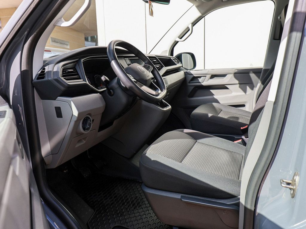 Volkswagen T6 KOMBI 2022 г. Серый, пробег 35057 км